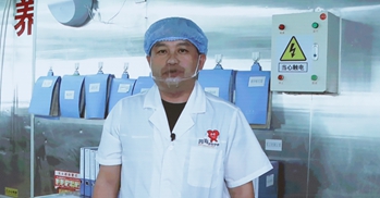 全國五一勞動獎?wù)芦@得者、陜西榆林四海食品配送有限責(zé)任公司生產(chǎn)班組組長 趙志新 李凡攝_副本.jpg